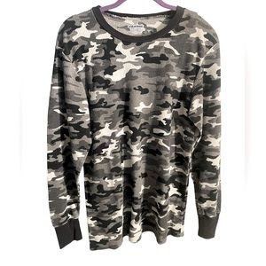 Grey camouflage print thermal tee.